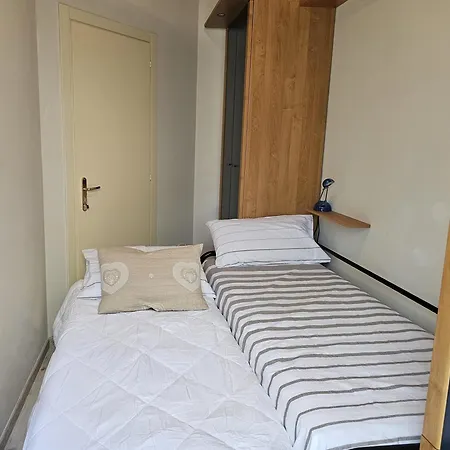 Viky's Apartment-by Goccia Di *